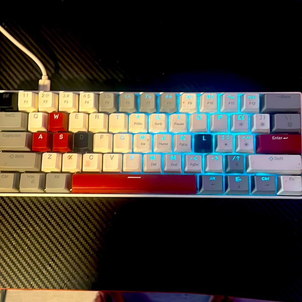 Machete gaming keyboard 
Conditions:Excellent barely used
LED.